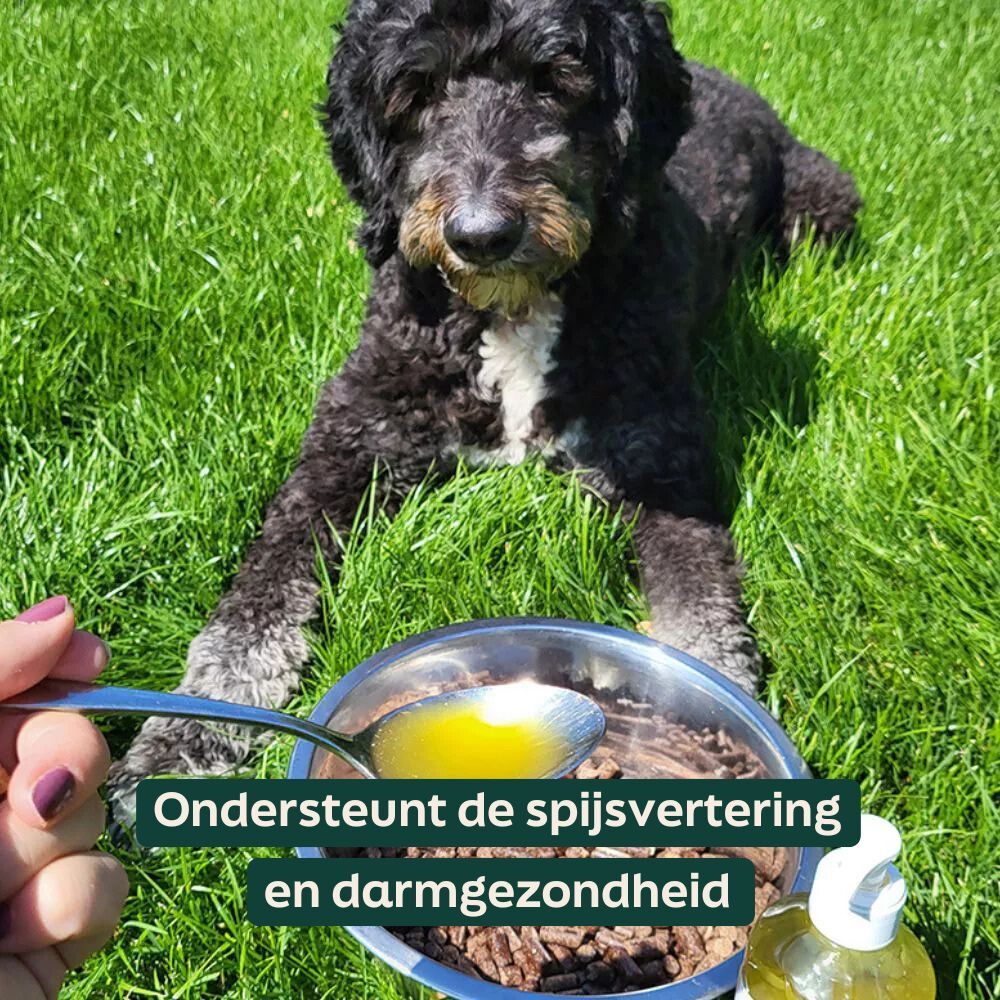 Lepel met schapenvet olie voor de WOOOF brokken