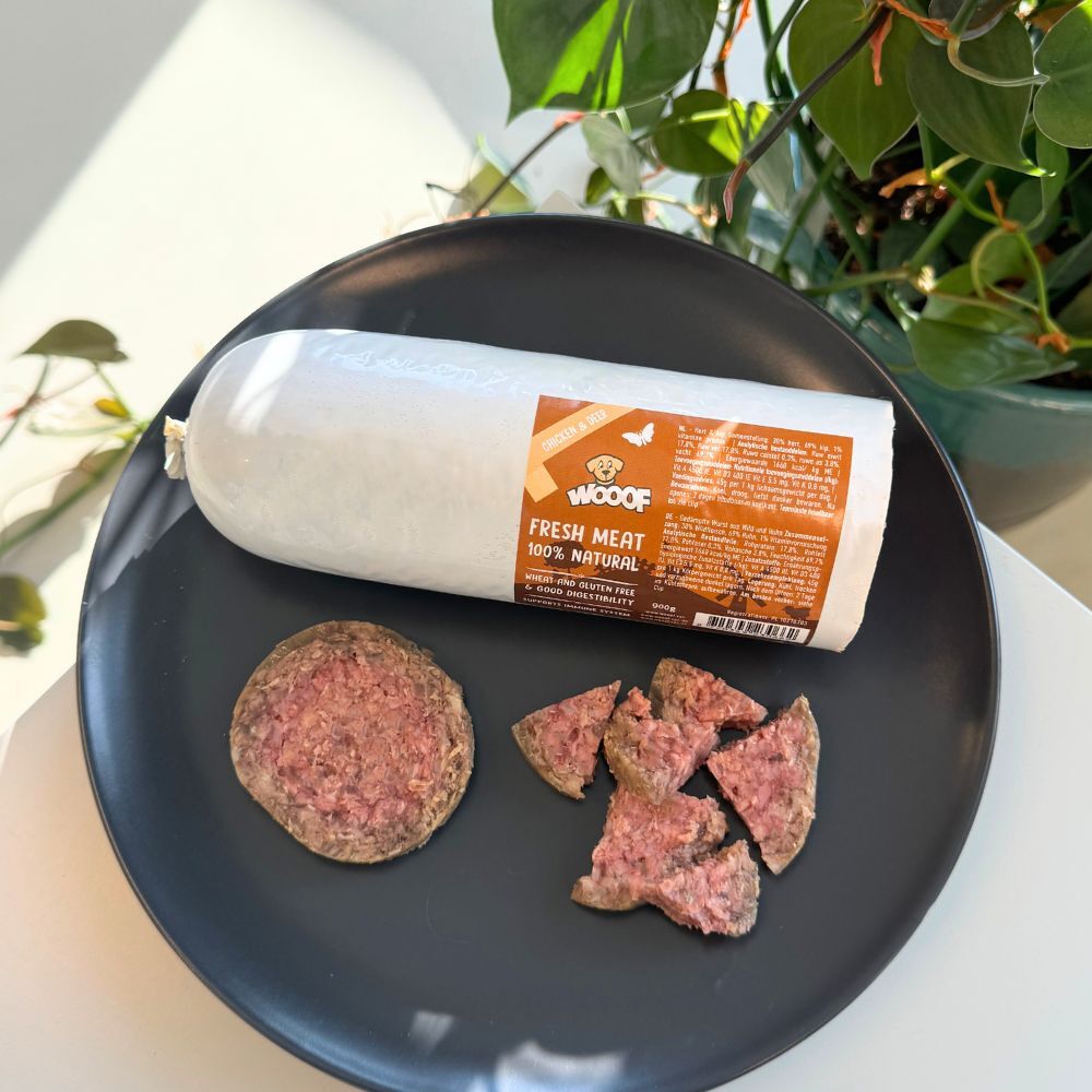 WOOOF Hirsch- und Hühnerwurst Frisch wooof-Hirsch-Hähnchen-Wurst-Querschnitt