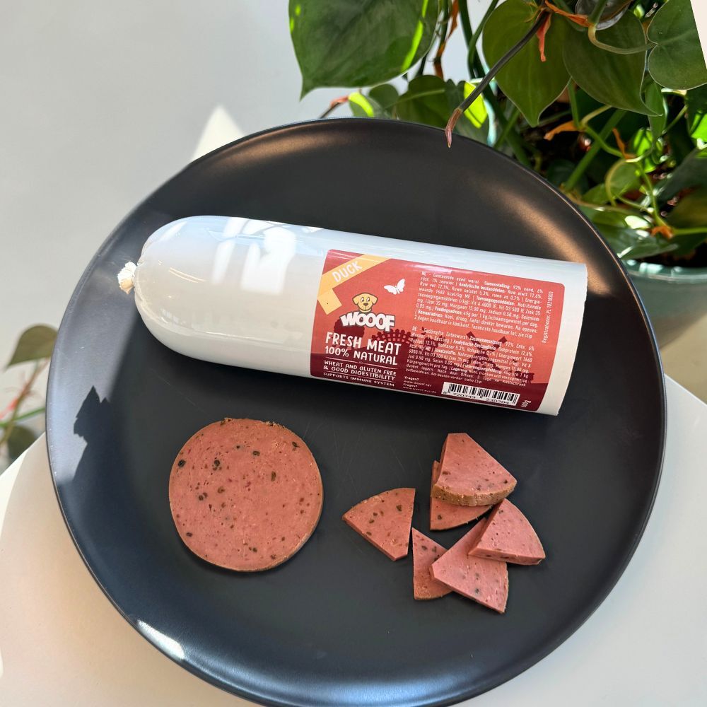 WOOOF Entenwurst frisch Entenwurst, frisches Fleisch, halbiert