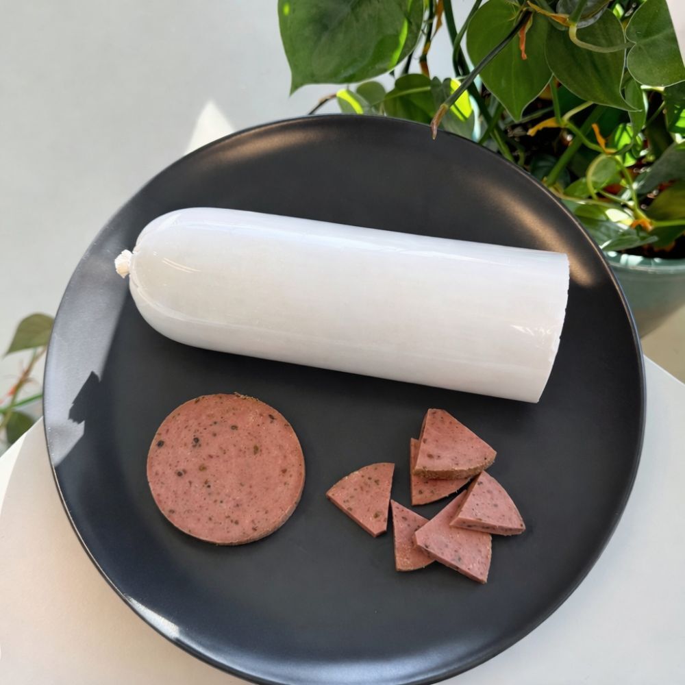 salami, gedroogd vlees, chips, rol, witte wikkeling